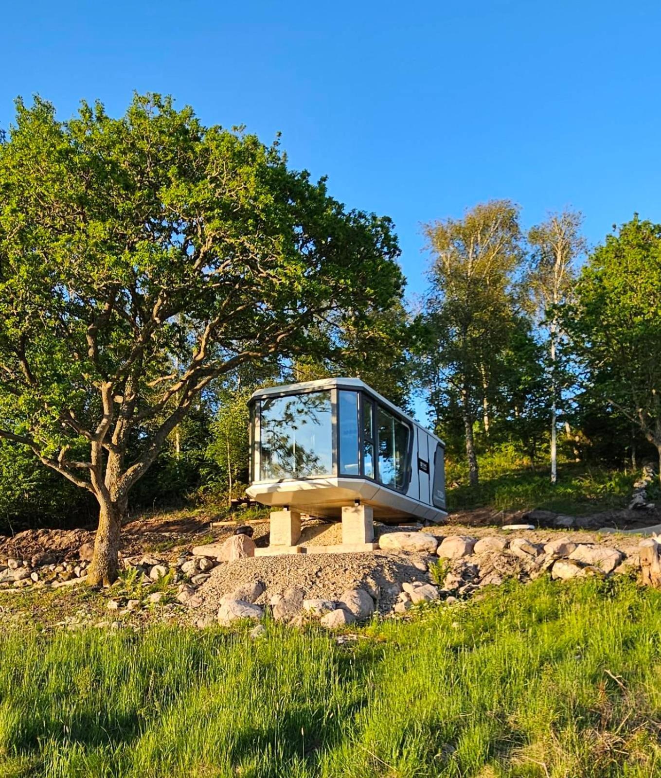 Forest Capsule Uddevalla Luaran gambar