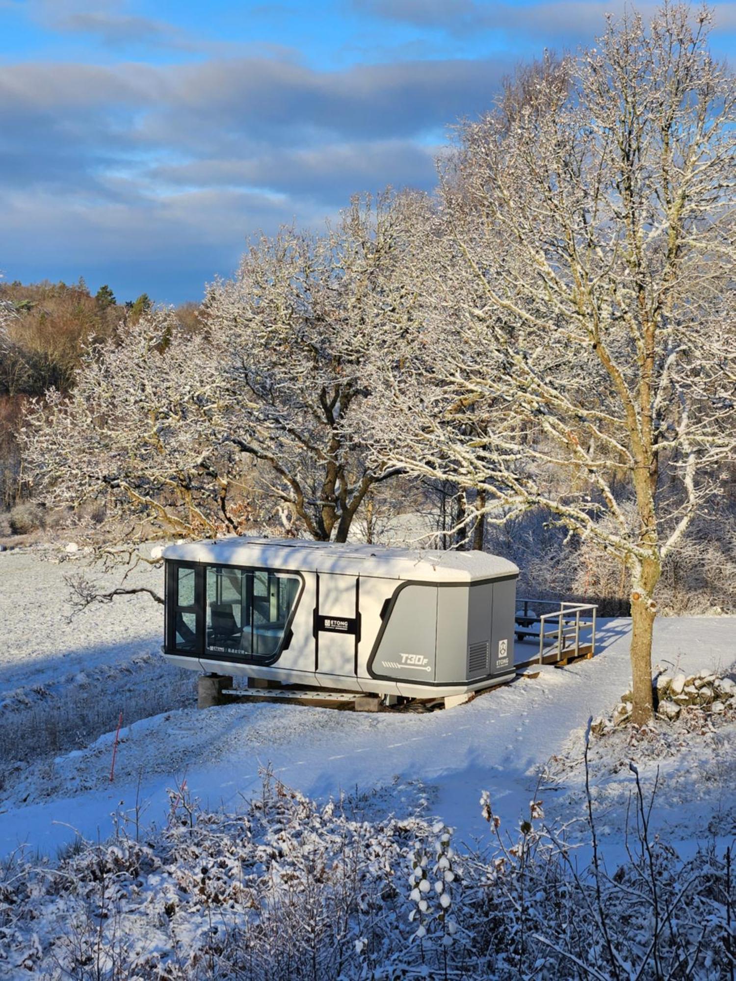 Forest Capsule Uddevalla Luaran gambar