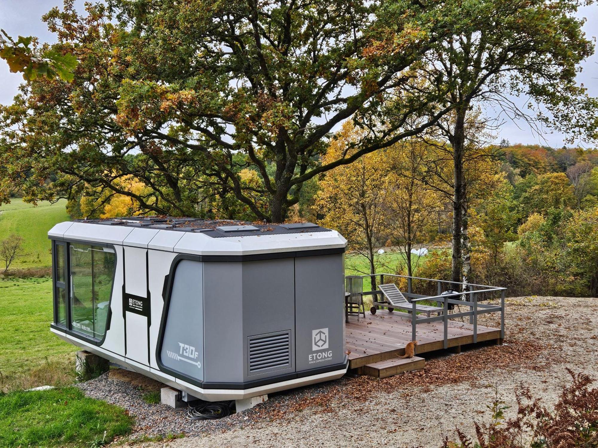 Forest Capsule Uddevalla Luaran gambar